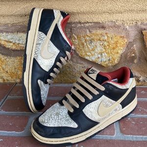 Womens Nike Dunk Low Premium sneakers size 8 check them out thanks 🙏